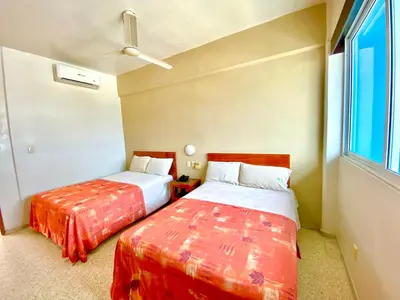Cama o camas de una habitación en Hotel Delfines - a 2 calles del Acuario Veracruz