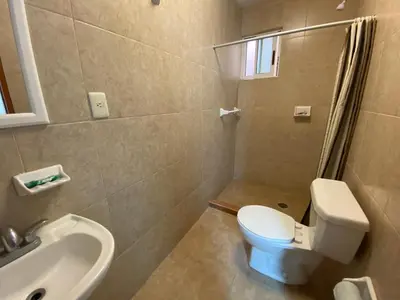 Un baño de Hotel Delfines - a 2 calles del Acuario Veracruz