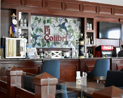 El salón o zona de bar de Hotel Villa Florida Veracruz