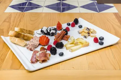 Comida en o cerca de este hotel