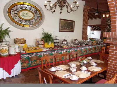 Comida en o cerca de este hotel