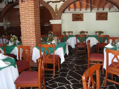 Un restaurante o sitio para comer en Hotel Vista Hermosa
