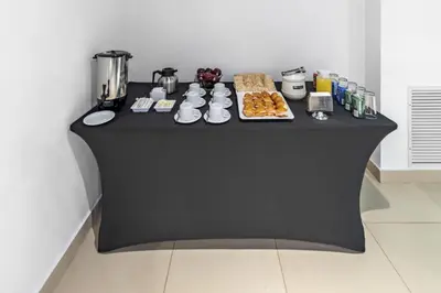 Comida en o cerca de este hotel