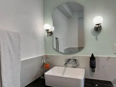 Un baño de Acamar Beach Resort