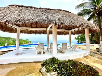 Piscina en o cerca de Bungalow frente a la playa estrene alberca nueva con increíble vista infinita al mar, 8 hermosas playas cercanas, terraza con cama de playa, espectacular vista al inmenso océano pacífico, 2 kayack disponibles, nómadas digitales Starlink WiFi 224 mbps