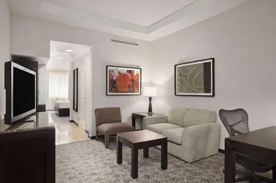 Una televisión o centro de entretenimiento en Hilton Garden Inn Tuxtla Gutierrez