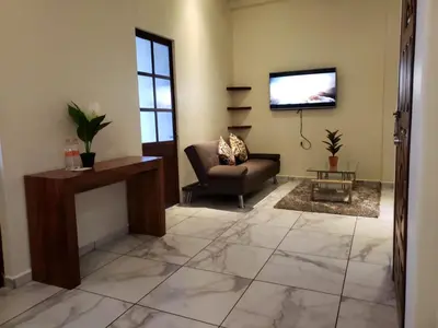 Una televisión o centro de entretenimiento en Hotel Diamante