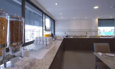 Una cocina o zona de cocina en Econo Express Hotel