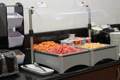 Comida en o cerca de este hotel