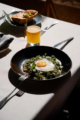 Comida en o cerca de este hotel