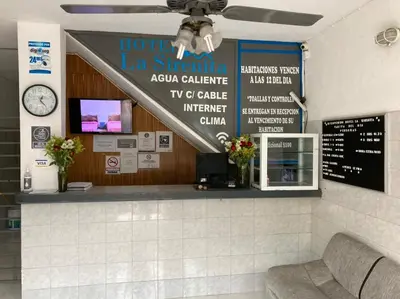 Una televisión o centro de entretenimiento en La Sirenita