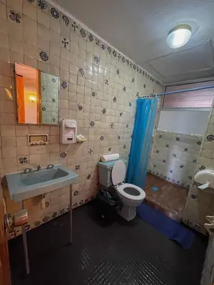 Un baño de Suites Las Plazas
