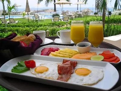 Comida en o cerca de este hotel