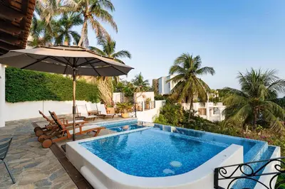 Piscina en o cerca de 1035 - Vista Hermosa