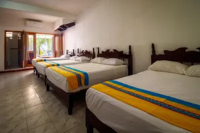 Cama o camas de una habitación en Hotel y Bungalows Acuario