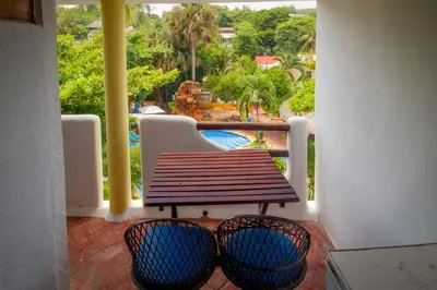 Un balcón o terraza de Hotel y Bungalows Acuario