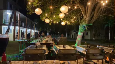 Un restaurante o sitio para comer en Hotel La Roca Costa Esmeralda