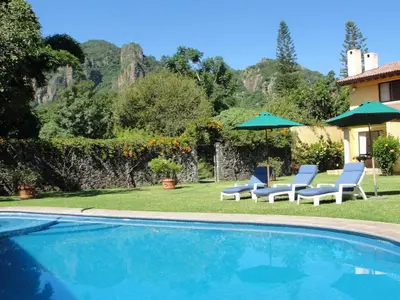 Piscina en o cerca de Las Casitas Tepoztlán