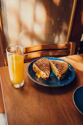 Comida en o cerca de este hotel