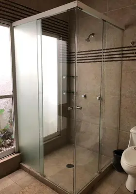 Un baño de Hotel SKY & PALMS