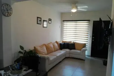 Zona de estar de Casa con alberca y laguna