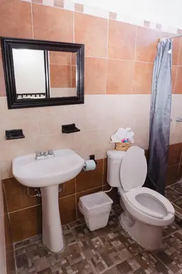 Un baño de Hotel Makarios