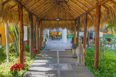 Jardín al aire libre en Hotel Gran Juquila Huatulco