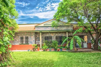 Jardín al aire libre en Casa grande y privada, jardín & estacionamiento