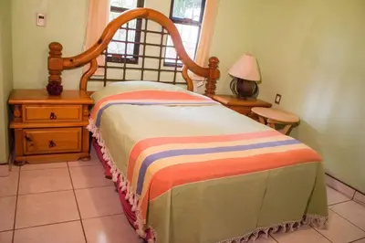 Cama o camas de una habitación en Casa grande y privada, jardín & estacionamiento