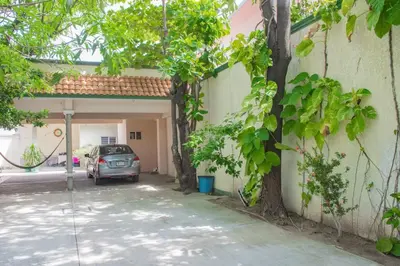 Jardín al aire libre en Casa grande y privada, jardín & estacionamiento