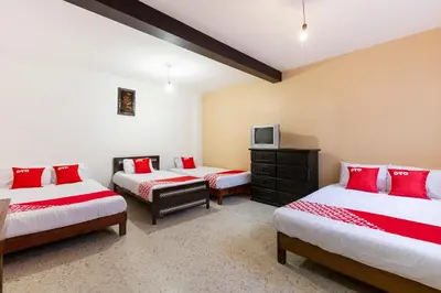 Cama o camas de una habitación en OYO Hotel Emperador, Oaxaca