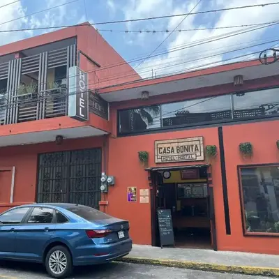 Casa Bonita Hotel y Hostal