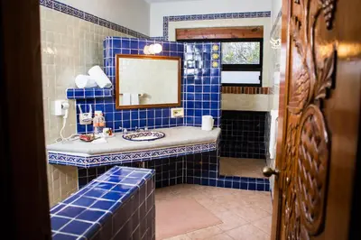 Un baño de Casa Bugambilia, Un Pequeño Hotel en Tepoztlán