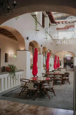 Un restaurante o sitio para comer en Hotel Casa Antigua