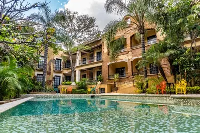 Piscina en o cerca de Casa de Adobe Gallery & Luxury Boutique