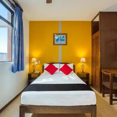 Capital O Parador Crespo Hotel