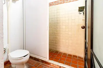 Un baño de Ayenda Meson de San Sebastian