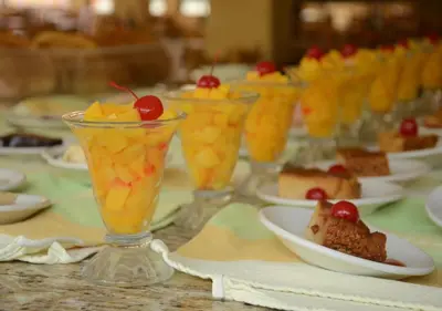 Comida en o cerca de este hotel