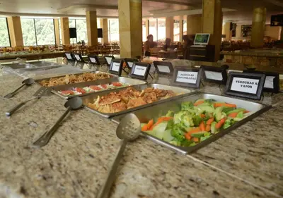 Comida en o cerca de este hotel
