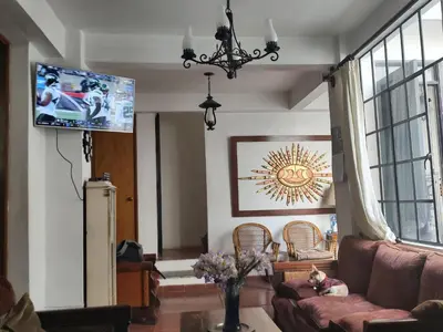 Una televisión o centro de entretenimiento en Home Sweet Home