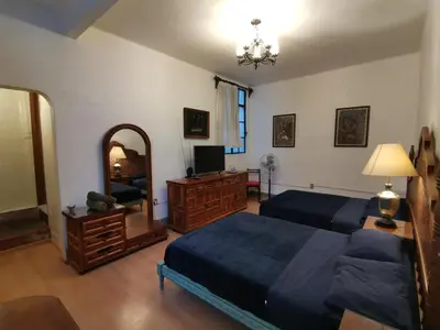 Una televisión o centro de entretenimiento en Home Sweet Home