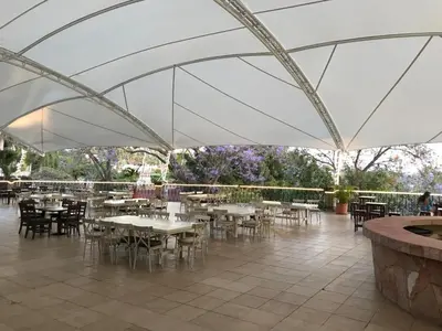 Un restaurante o sitio para comer en Hotel Coral Cuernavaca