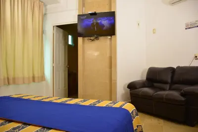 Una televisión o centro de entretenimiento en Hotel Paradise Inn