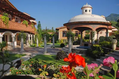 Jardín al aire libre en La Buena Vibra Wellness Resort & Spa