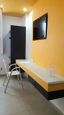 Una televisión o centro de entretenimiento en Nu Hotel