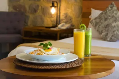Comida en o cerca de este hotel