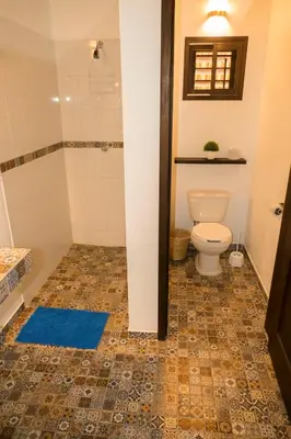 Un baño de Cabañas Amaia