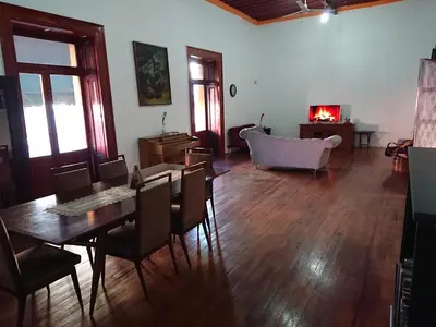 Una televisión o centro de entretenimiento en Suite Vintage
