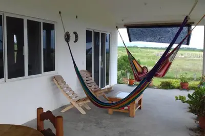 Jardín al aire libre en Casa Colibrí Agua Blanca