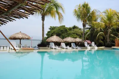 Piscina en o cerca de Rojo Manglar Acapulco